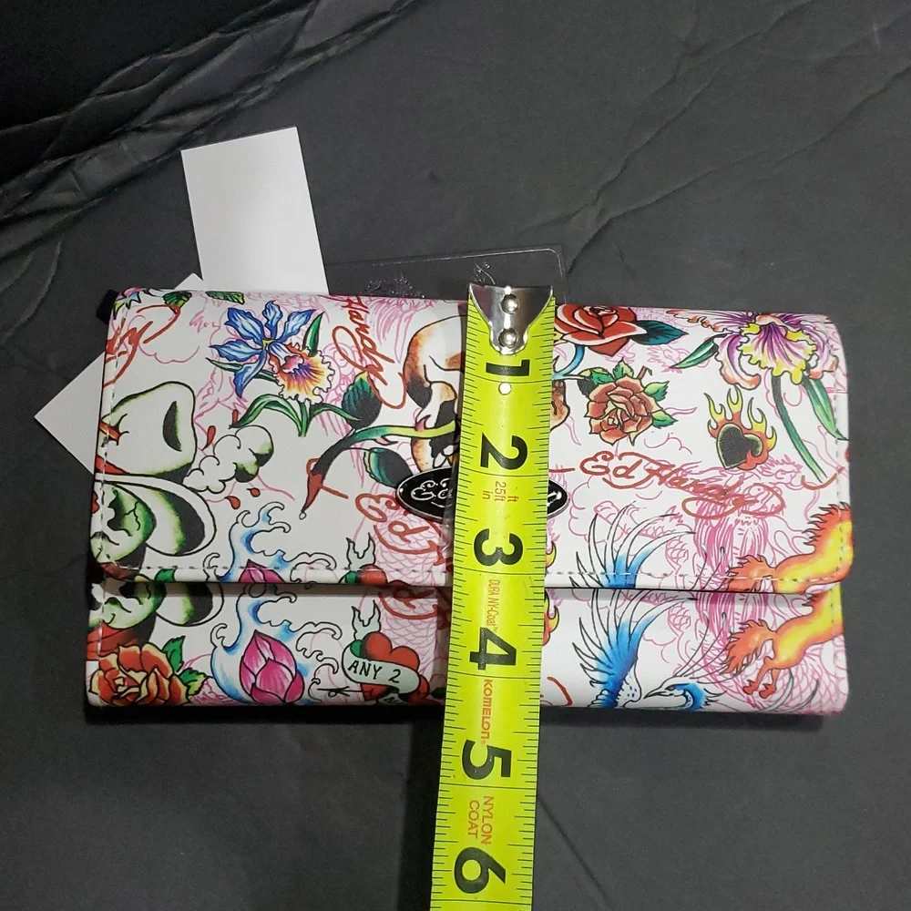 Ed Hardy white iconic Ed Hardy skull print and red roses imagery trifold wallet‎